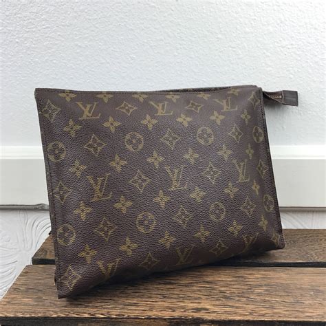 authentic louis vuitton toiletry pouch 26